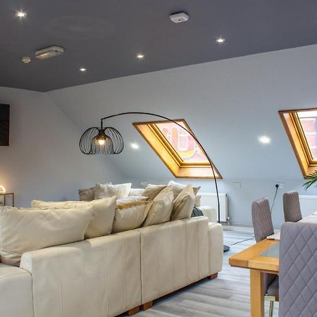 The Loft At Utopia Penthouse By M-Groupsa スウォンジー エクステリア 写真
